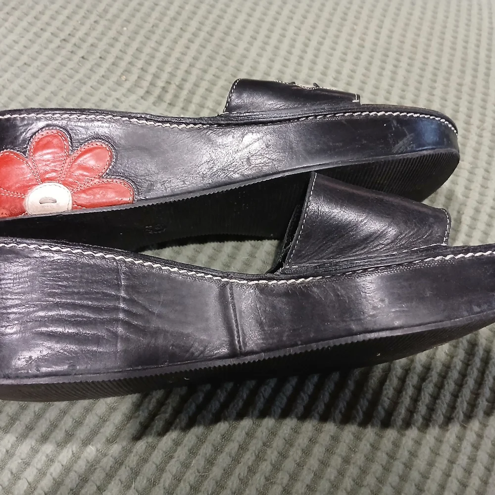 Black Sandals with Red and White Floral Design - Picture 9 of 12